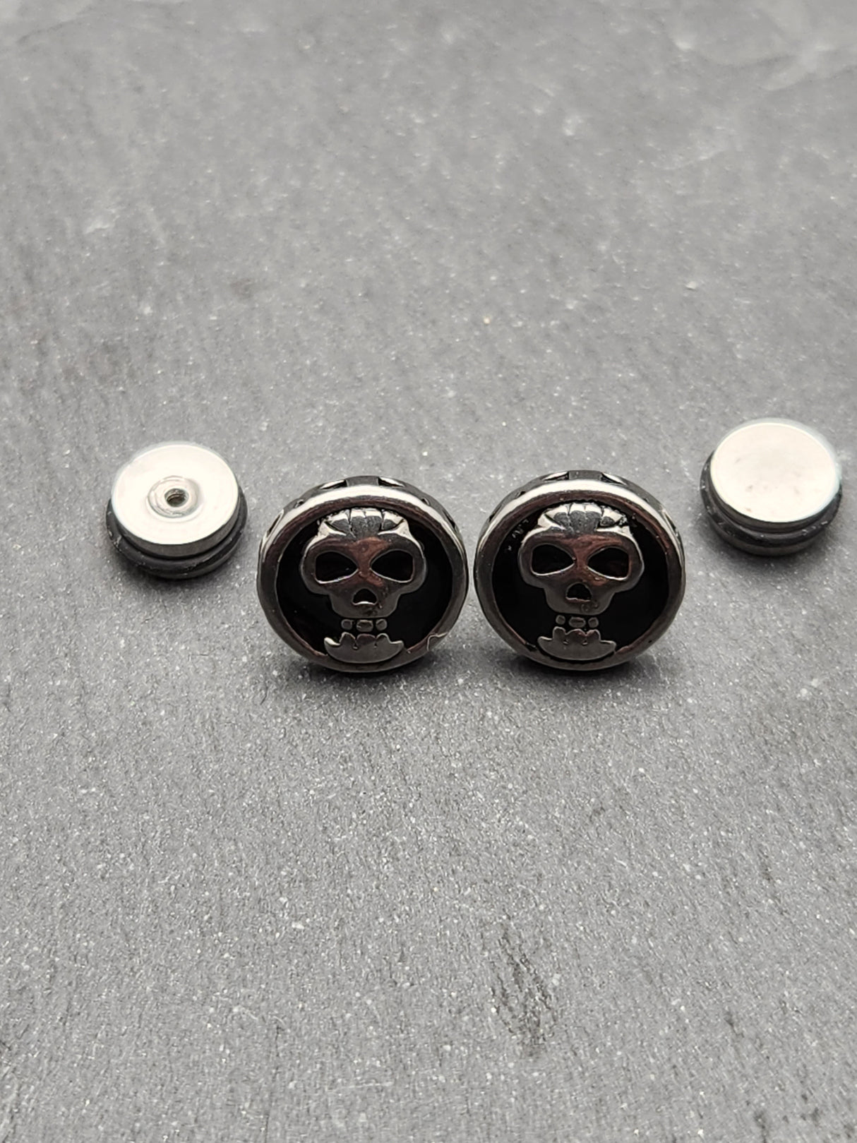 Edelstahl Ohrstecker "Skullface" mit Drehverschluss