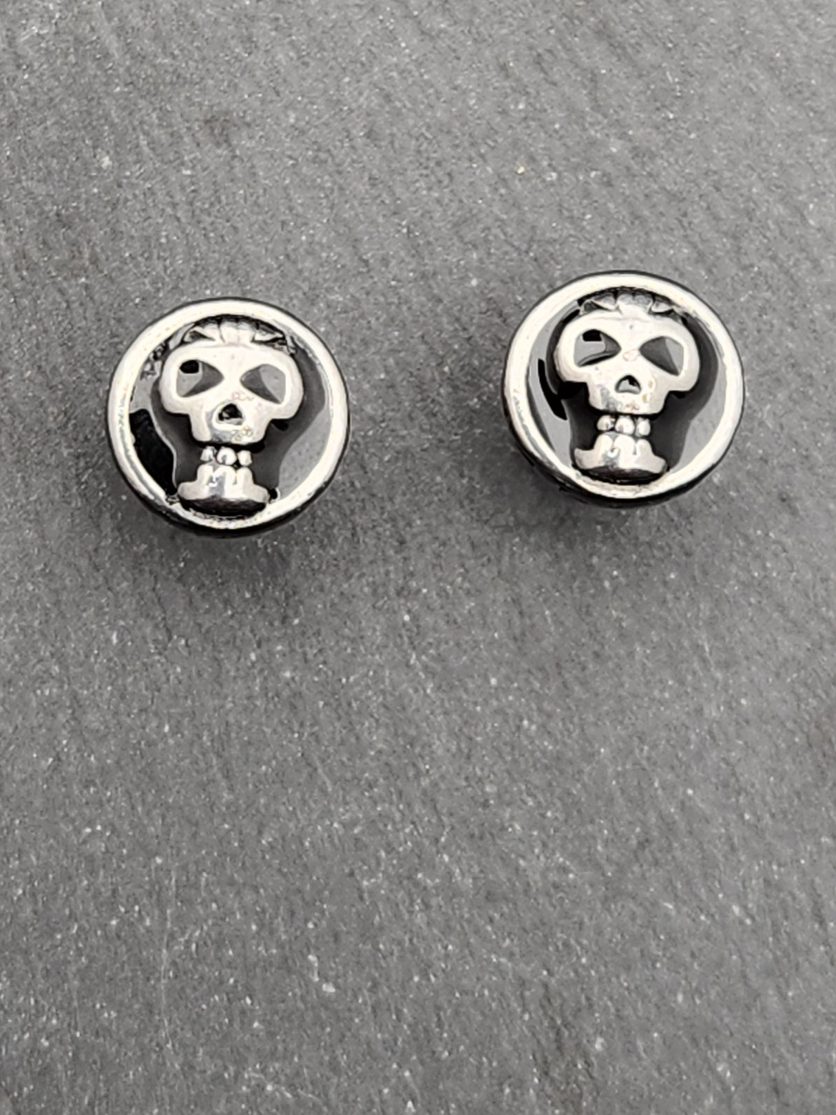 Edelstahl Ohrstecker "Skullface" mit Drehverschluss