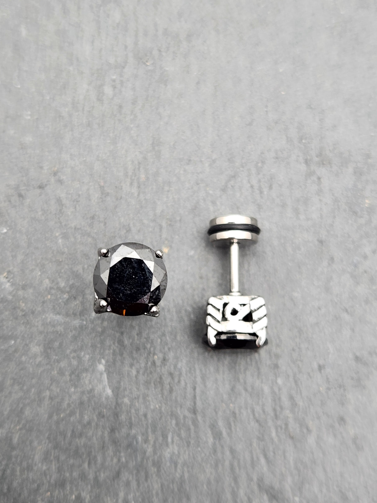 Edelstahl Ohrstecker "Black Goblet" mit Drehverschluss
