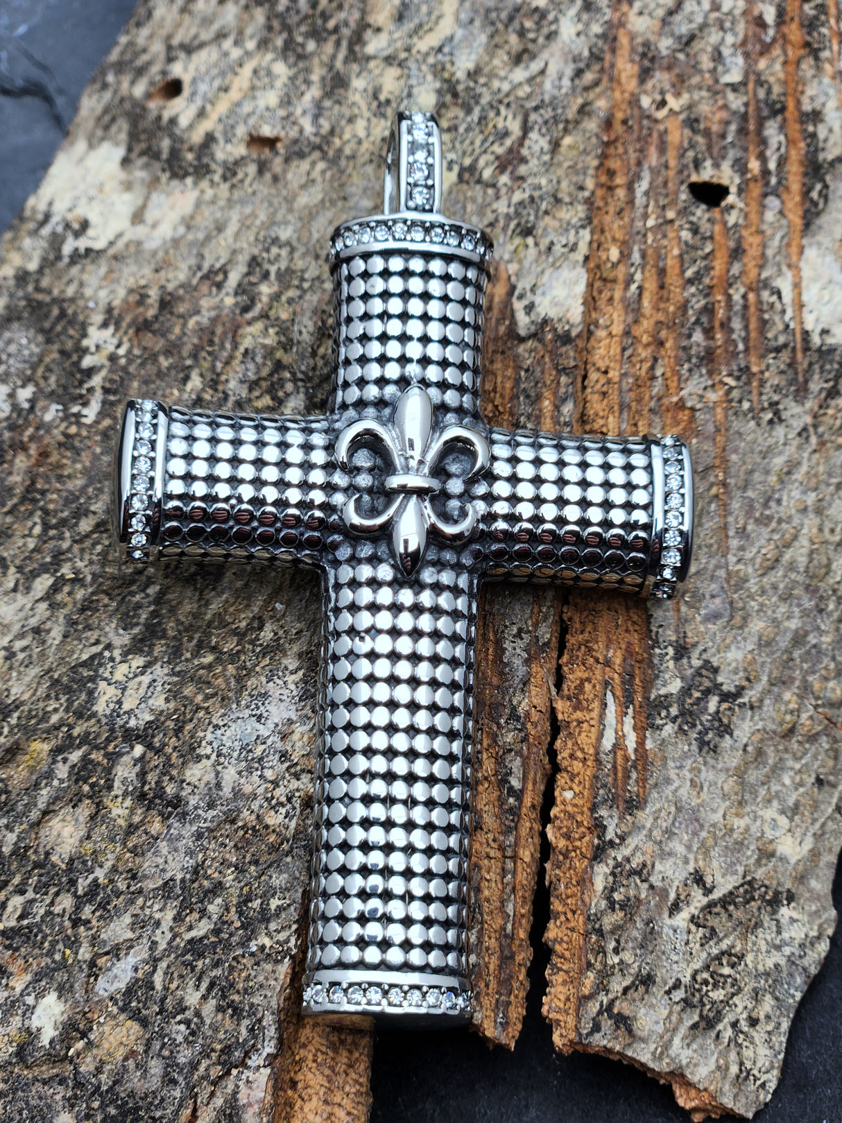 Edelstahlanhänger LILY CROSS